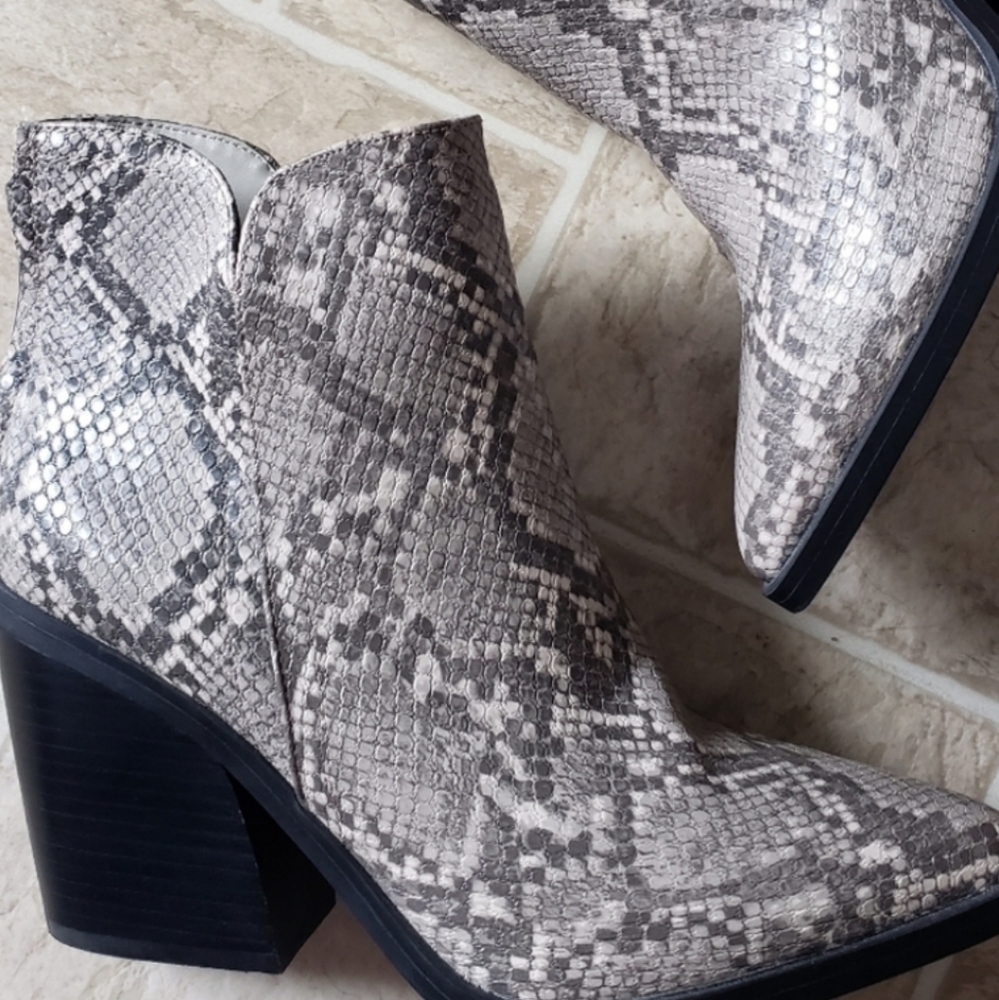 14th & Union Snakeskin Boots Ankle Booties Size 7.5 Heeled B…
